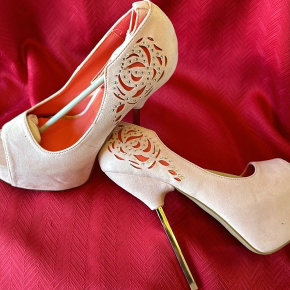 Qupid Pink 5.5” Platform Heel. Open Toe. Size 8 - Picture 4 of 4